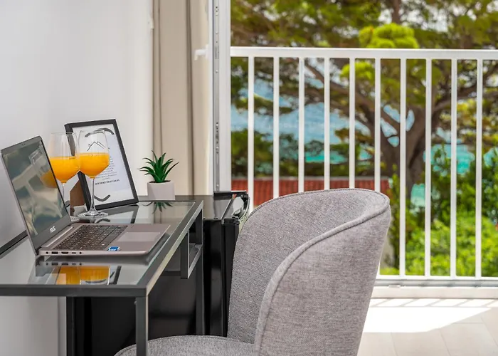 Aurora Beachfront Luxury Rooms&suites بيت ضيافة بريلا