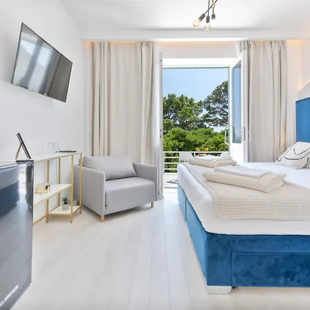 Aurora Beachfront Luxury Rooms&suites 4* Brela
