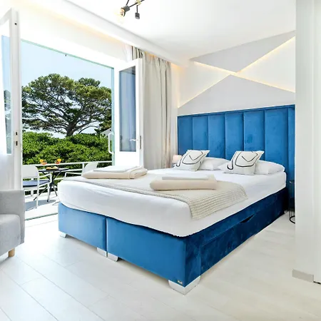 Aurora Beachfront Luxury Rooms&suites Pensionat 4*