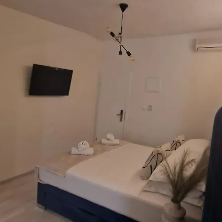 Aurora Beachfront Luxury Rooms&suites بيت ضيافة