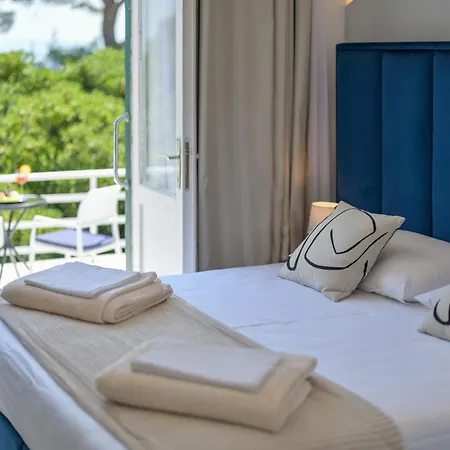 Aurora Beachfront Luxury Rooms&suites 4*