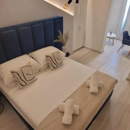 Aurora Beachfront Luxury Rooms&suites 4* بريلا