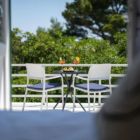 Aurora Beachfront Luxury Rooms&suites 4*