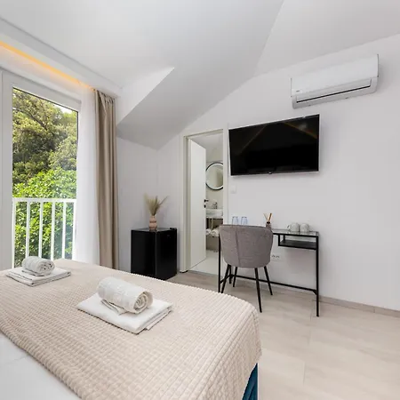 Aurora Beachfront Luxury Rooms&suites Penzion 4*