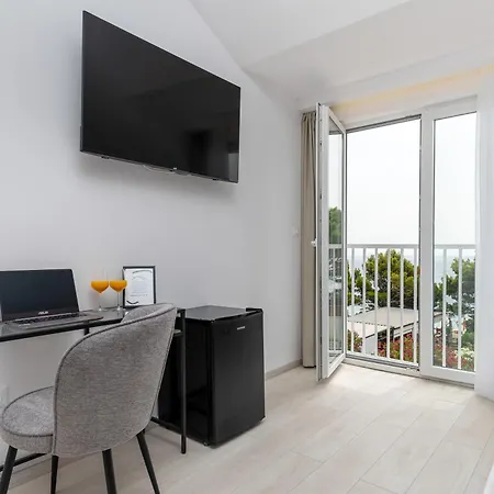 Aurora Beachfront Luxury Rooms&suites بيت ضيافة بريلا