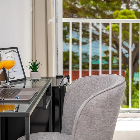 Aurora Beachfront Luxury Rooms&suites Penzion Brela