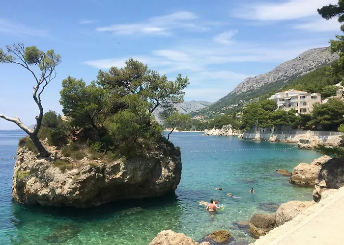 Aurora Beachfront Luxury Rooms&suites בית הארחה