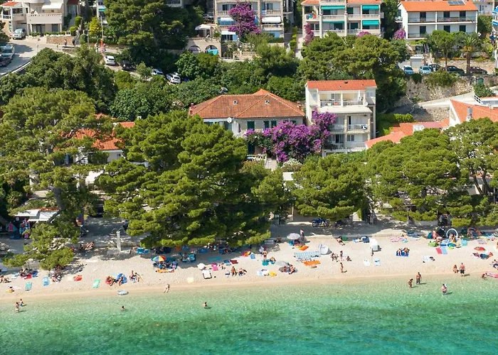 Aurora Beachfront Luxury Rooms&suites בית הארחה