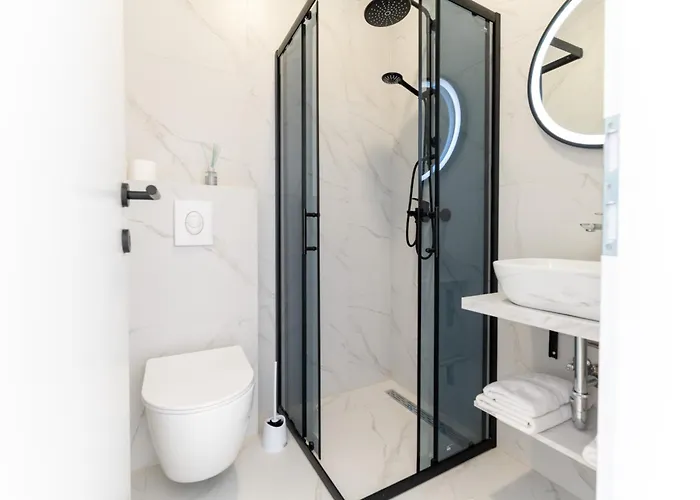 Aurora Beachfront Luxury Rooms&suites בית הארחה