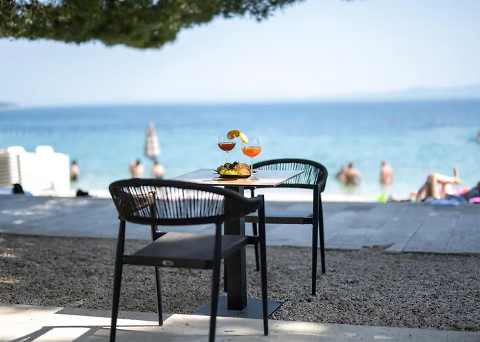 Aurora Beachfront Luxury Rooms&suites בית הארחה