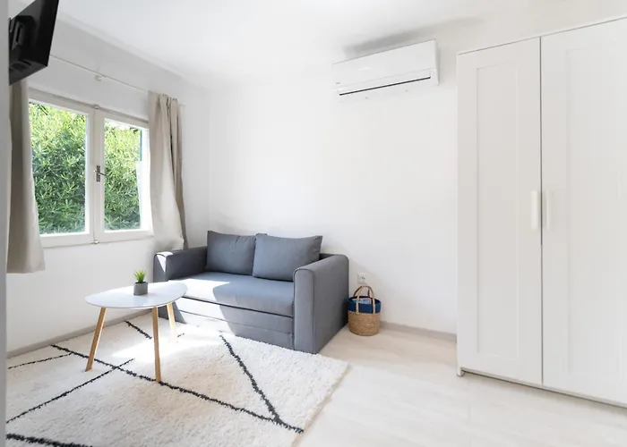 Aurora Beachfront Luxury Rooms&suites בית הארחה 4*