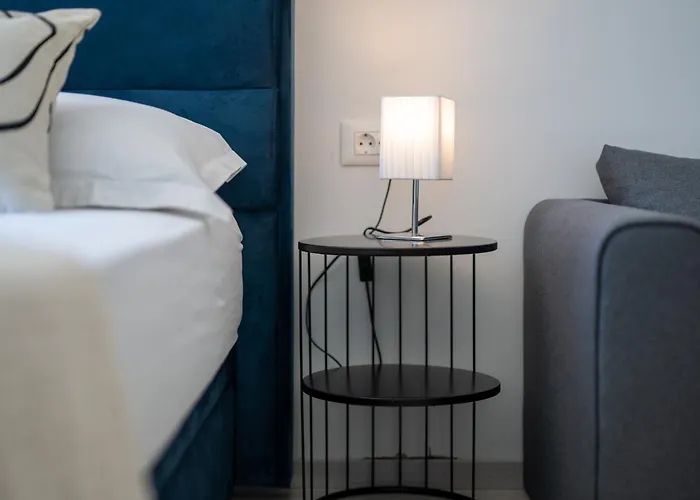 Aurora Beachfront Luxury Rooms&suites בית הארחה 4*