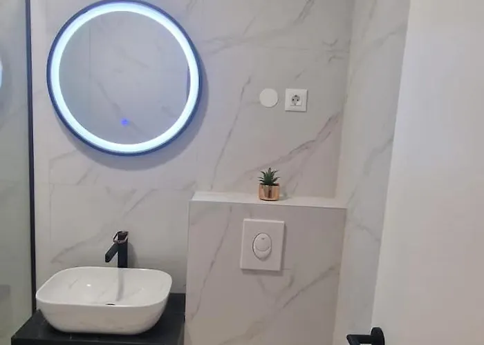 Aurora Beachfront Luxury Rooms&suites בית הארחה 4*